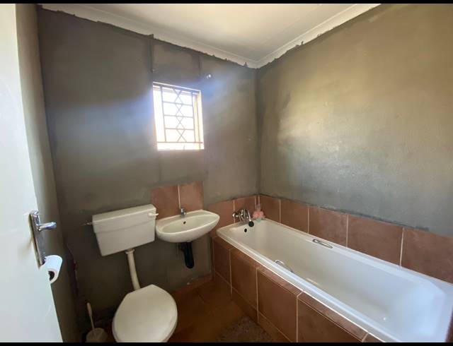 2 BEDROOM HOUSE FOR SALE IN STRETFORD